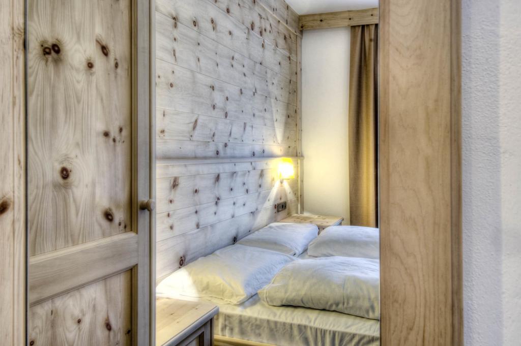 سان كاسيانو Family And Wellness Residence Ciasa Antersies الغرفة الصورة