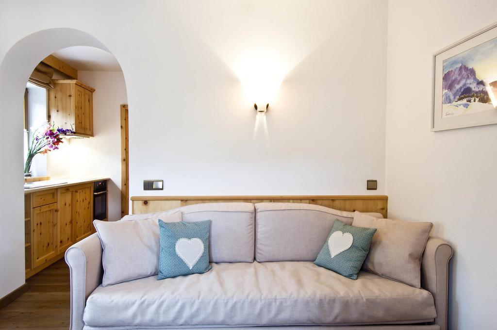 سان كاسيانو Family And Wellness Residence Ciasa Antersies الغرفة الصورة