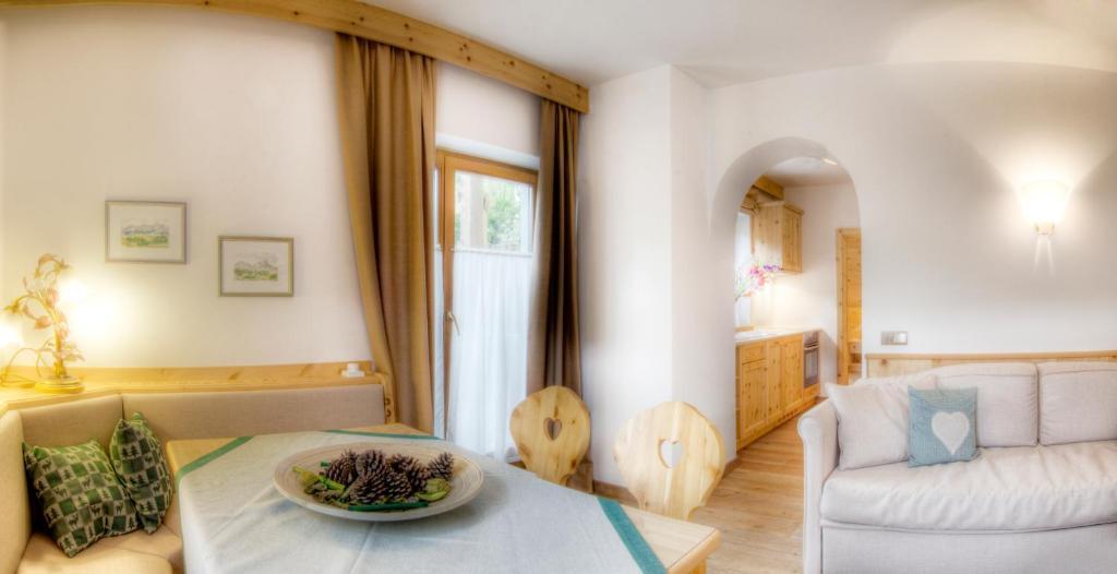 سان كاسيانو Family And Wellness Residence Ciasa Antersies الغرفة الصورة