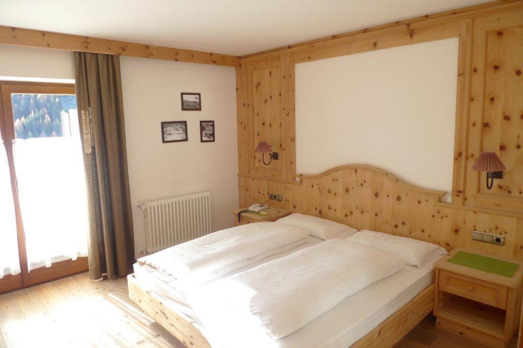 سان كاسيانو Family And Wellness Residence Ciasa Antersies الغرفة الصورة