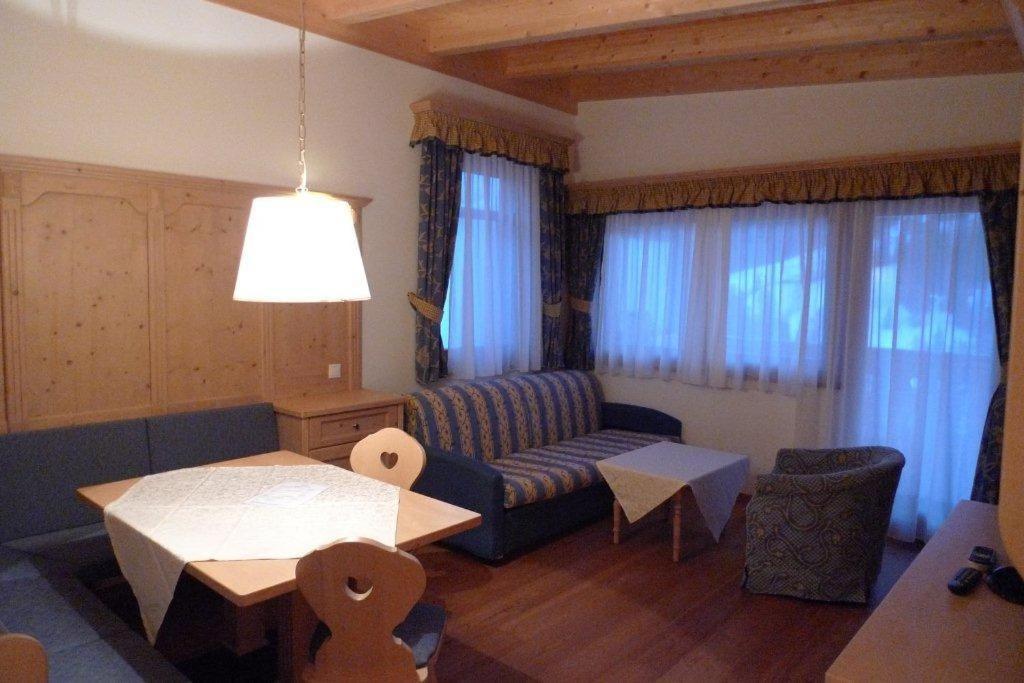 سان كاسيانو Family And Wellness Residence Ciasa Antersies الغرفة الصورة