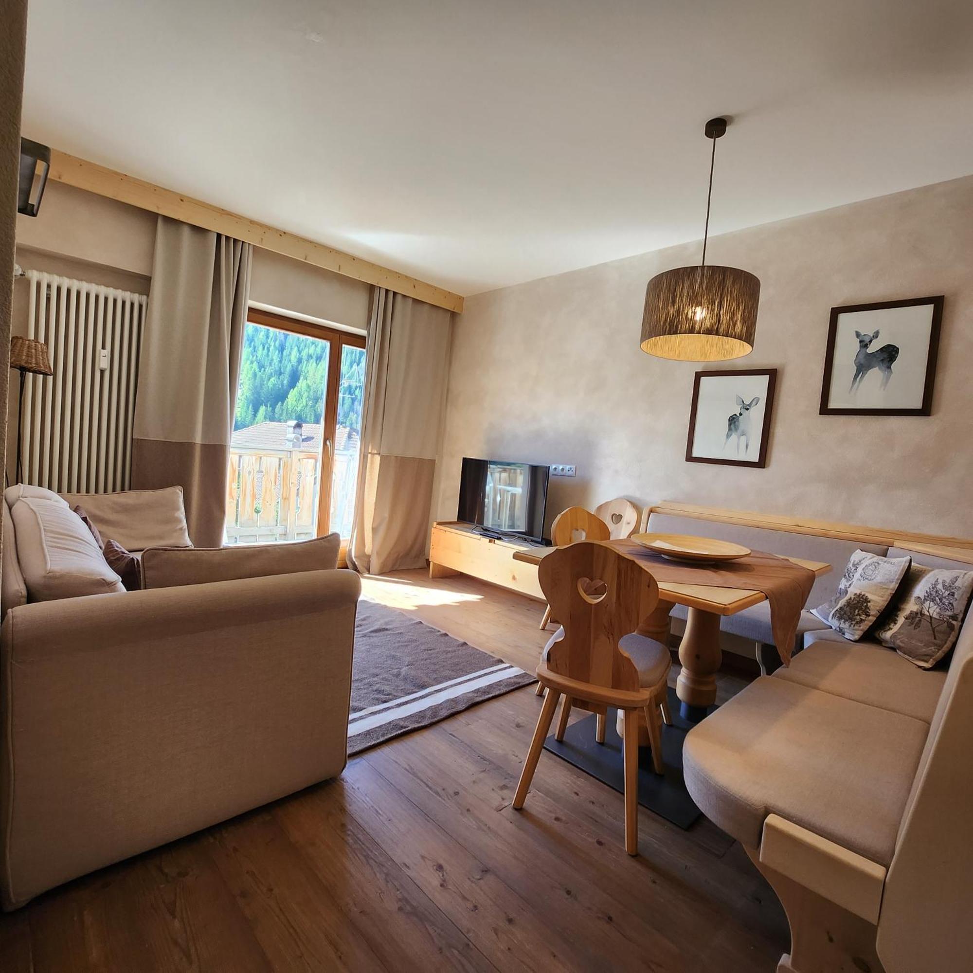 سان كاسيانو Family And Wellness Residence Ciasa Antersies الغرفة الصورة